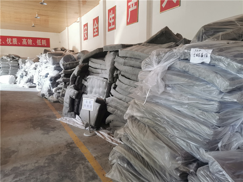 可拆卸保温材料库房一角